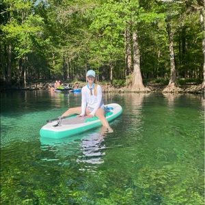 Welcome! 👩🏼‍💻 I hope you find something you love. Happy Poshing! 💚 Emily 💚